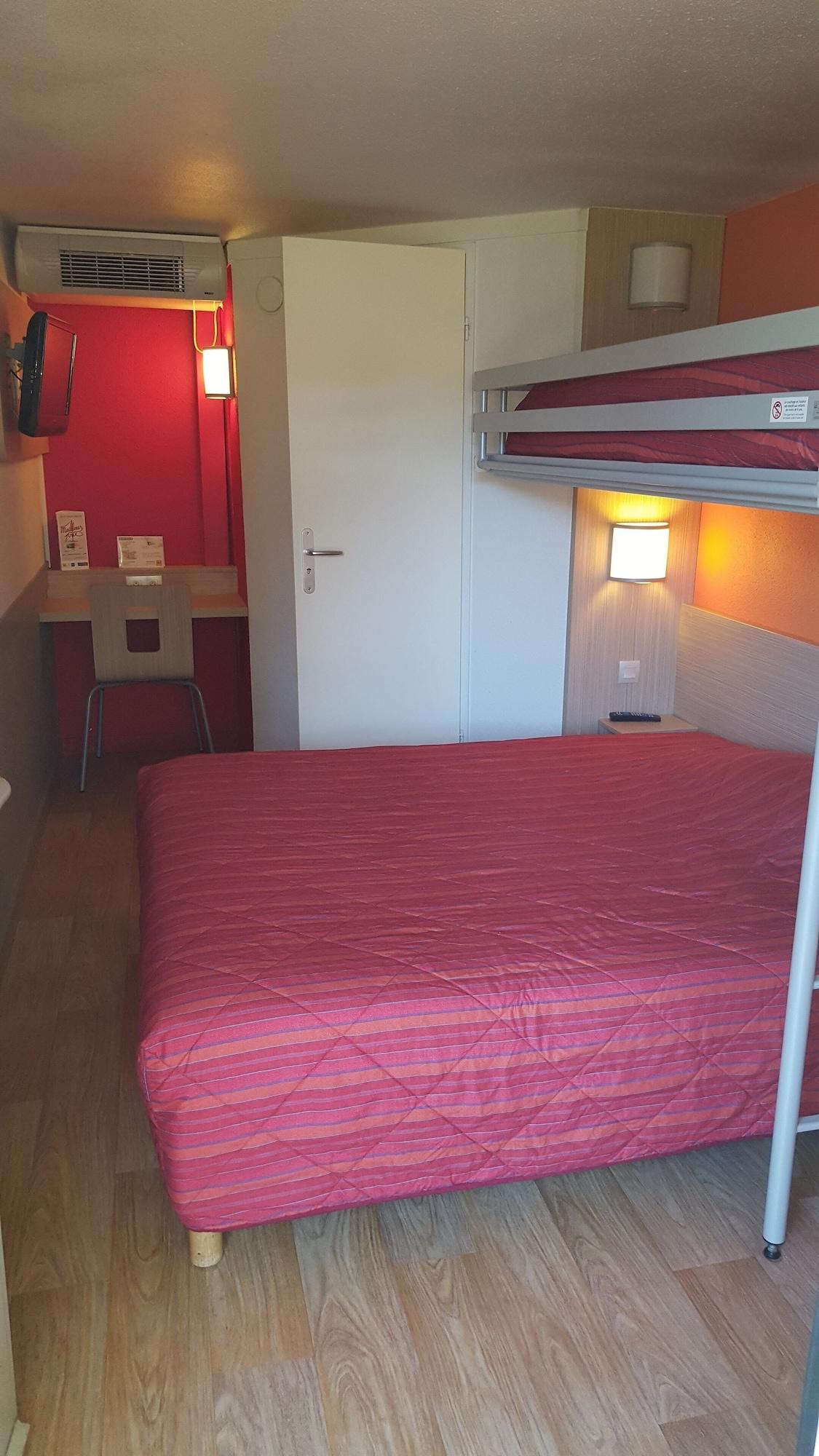 Premiere Classe Lyon Est Aeroport Saint Exupery Exterior photo