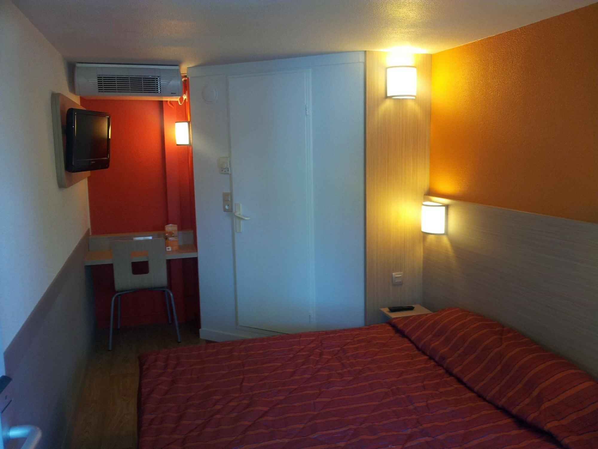 Premiere Classe Lyon Est Aeroport Saint Exupery Exterior photo
